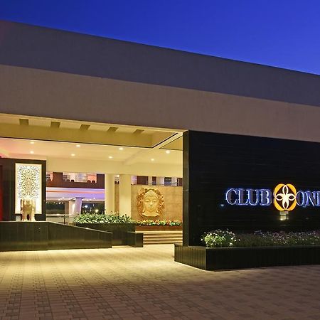 Club One Hotell Manor Eksteriør bilde